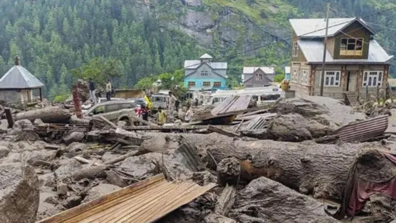 किश्तवाड़ में बादल फटने से भीषण तबाही, कई गाड़ियां बहीं, घरों में घुसा पानी; हालात पर सरकार की नजर