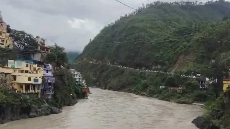 Rain wreaks havoc in Uttarakhand rivers near danger mark NH-34 closed