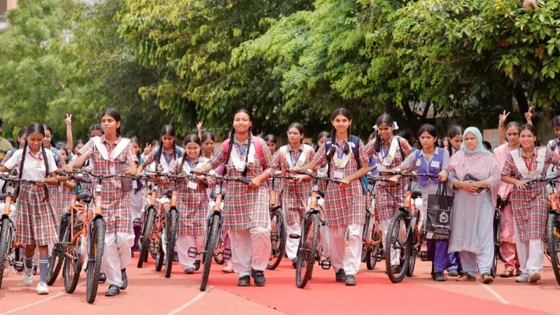 दिल्ली की 1.40 लाख छात्राओं को मिलेंगी मुफ्त साइकिलें, किसे मिलेगा लाभ, कहां करना होगा अप्लाई? जानें सबकुछ