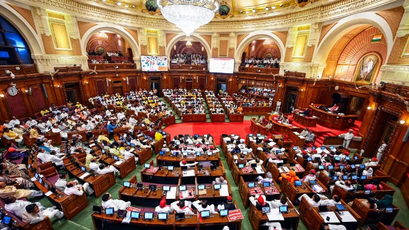 UP Assembly: कल से शुरू होगा यूपी विधानसभा का मानसून सत्र, सर्वदलीय बैठक आज, किन मुद्दों पर होगी चर्चा?