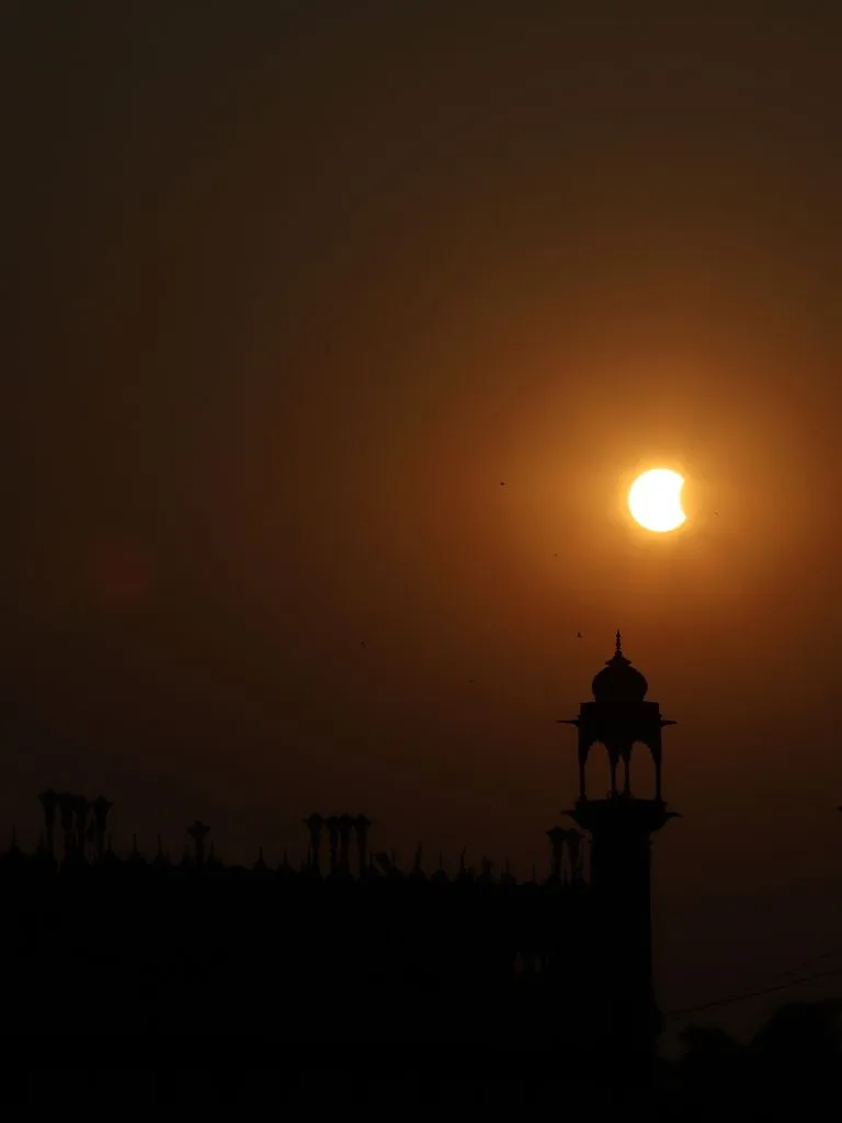Solar Eclipse: 6 मिनट 23 सेकंड तक छा जाएगा अंधेरा! 2027 में दिखेगा सदी का सबसे लंबा सूर्य ग्रहण