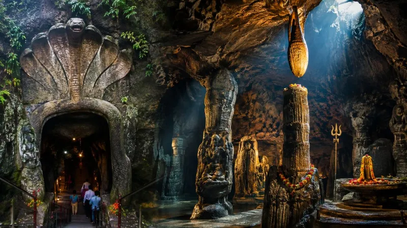 patal-bhuvaneshwar-cave-kalyug-mystery-hindu-beliefs-uttarakhand