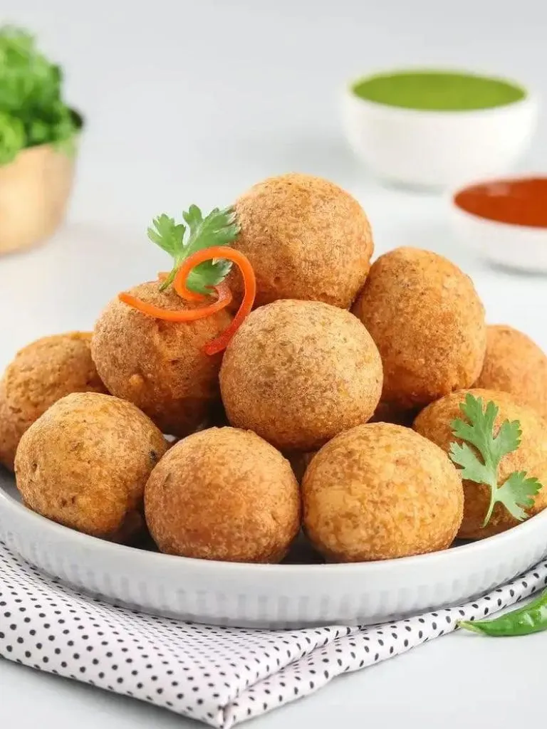 Aata Aloo Crispy Balls Recipe: बिना मैदा बनाएं कुरकुरे आलू बॉल्स, बारिश के मौसम का परफेक्ट स्नैक