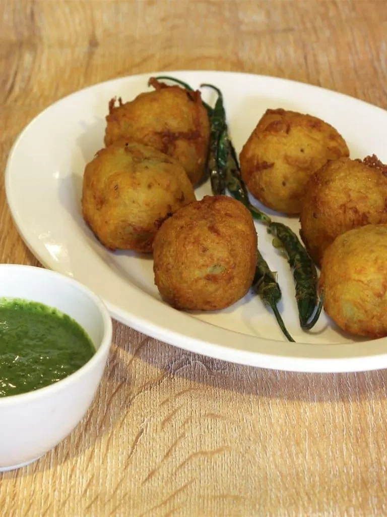 Aata Aloo Crispy Balls Recipe: बिना मैदा बनाएं कुरकुरे आलू बॉल्स, बारिश के मौसम का परफेक्ट स्नैक
