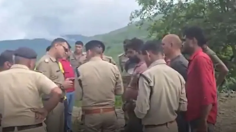 उत्तराखंड में दर्दनाक सड़क हादसा, 250 मीटर गहरी खाई में गिरी बोलेरो, एक ही परिवार के 5 लोगों की मौत