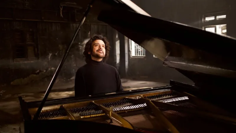 adnan-sami-ishq-tamasha-romantic-song-winning-hearts-worldwide
