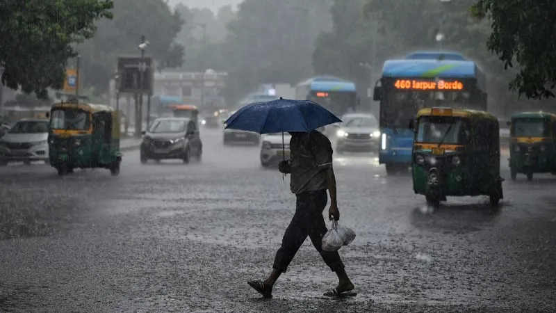 दिल्ली-NCR से UP-बिहार तक बारिश का कहर, IMD का बड़ा अलर्ट, कल आपके शहर में कैसा रहेगा मौसम?