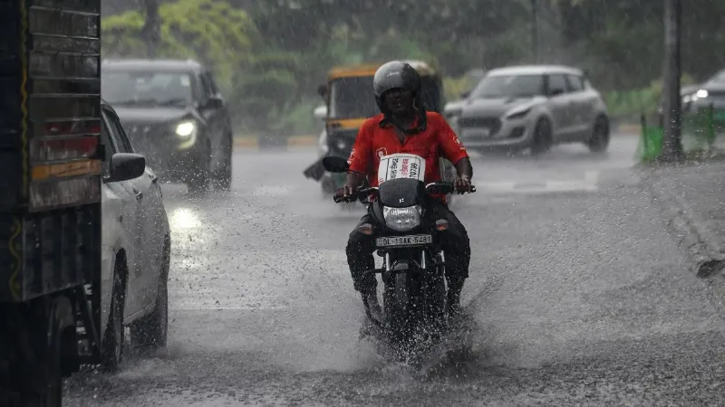 दिल्ली-NCR समेत 17 राज्यों में बारिश का अलर्ट, जानें 11 अगस्त को कहां कैसा रहेगा मौसम