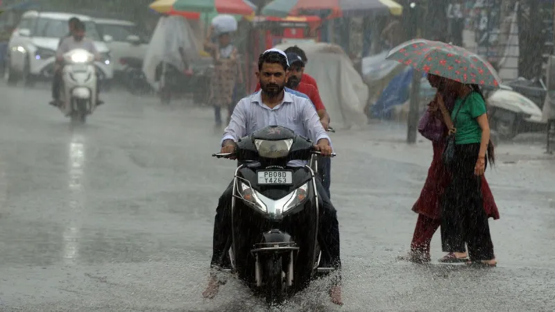 IMD Alert: 15 अगस्त तक आफत की बारिश! दिल्ली समेत 10 राज्यों में अलर्ट, जानें कहां-कैसा रहेगा मौसम?
