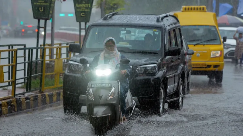 IMD Alert: मॉनसून ने फिर बदला मिजाज, आज कई राज्यों में भारी बारिश; जानें कहां-कैसा रहेगा मौसम?