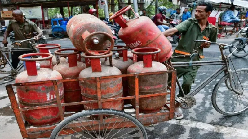 LPG ग्राहकों के लिए राहत की खबर! E-KYC की आखिरी तारीख बढ़ी, ऐसे करें अपडेट