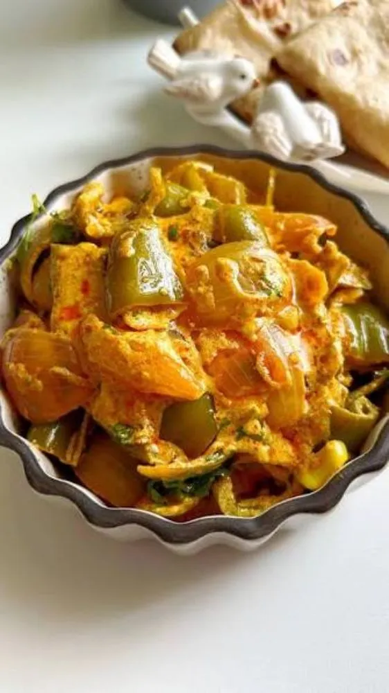 Rajasthani Dahi Mirchi: रोज-रोज की सब्जी से हैं परेशान? बनाएं झटपट तीखी दही-मिर्च