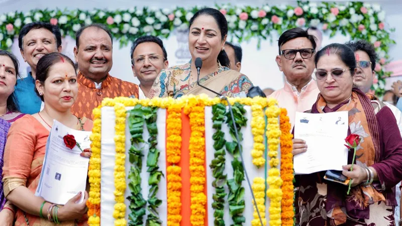 Delhi Laxmi Yojana: कल 4 हजार महिलाओं के खाते में आएगी पहली किस्त, CM रेखा गुप्ता सौंपेंगी पत्र