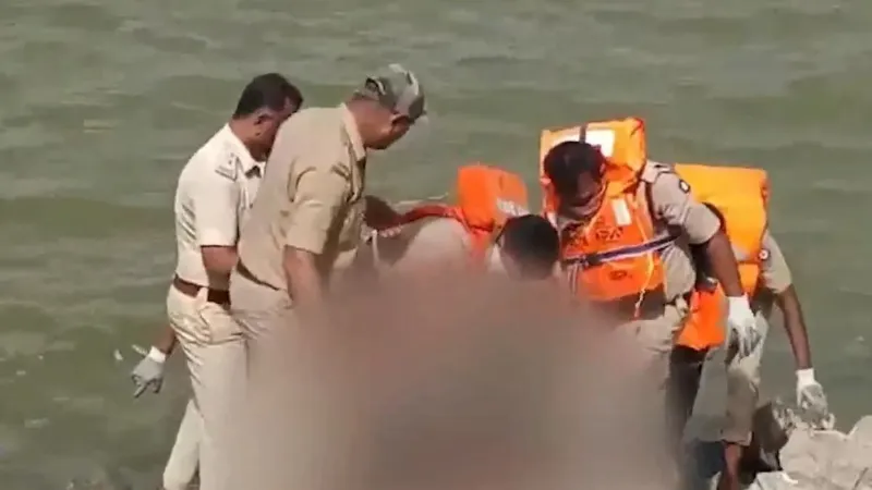 Karnataka: विजयपुरा की भूतनाल झील में एक साथ मिले 6 शव, डेढ़ दिन पुराने होने की आशंका, मौत की वजह तलाश रही पुलिस
