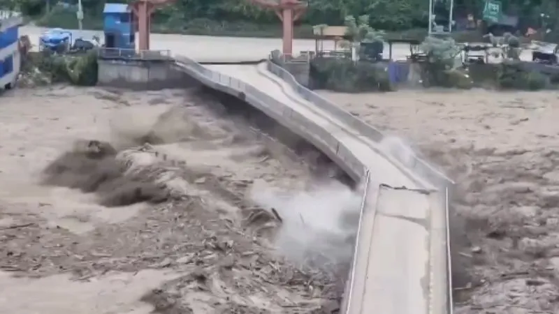 nepal-flood-tibet-glacial-lake-avalanche-earthquake-cause