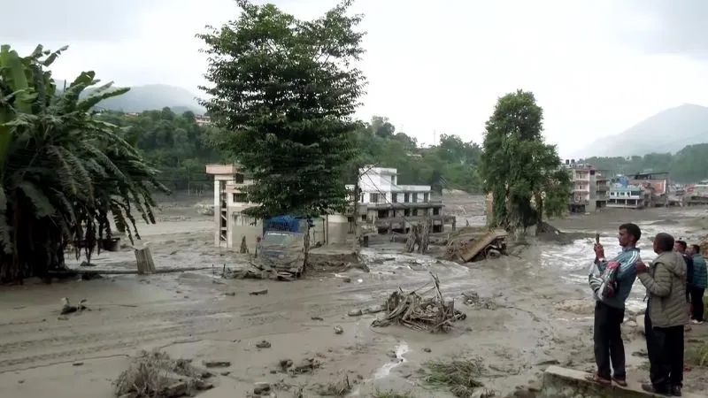 हिमालय के ग्लेशियर पिघलने की रफ्तार दोगुनी, 5 महीने पहले रिपोर्ट ने नेपाल की तबाही का दिया था संकेत