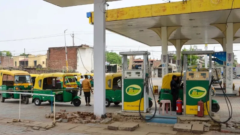 CNG Price: दिल्ली-NCR में फिर महंगी हुई CNG, आज से ₹3.89 प्रति किलो बढ़े दाम, जानें नई कीमत