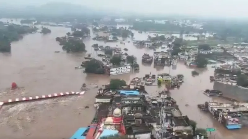 Horrific flood Chitrakoot Mandakini breaks 23-year record people being rescued by helicopter