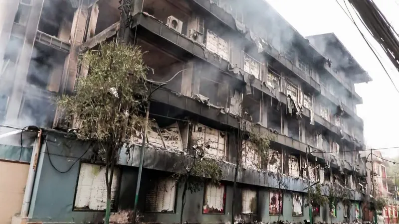 नेपाल में Gen-Z प्रदर्शनकारियों ने होटल फूंका, यूपी की एक महिला की मौत, बेटे ने सुनाई भयानक कहानी