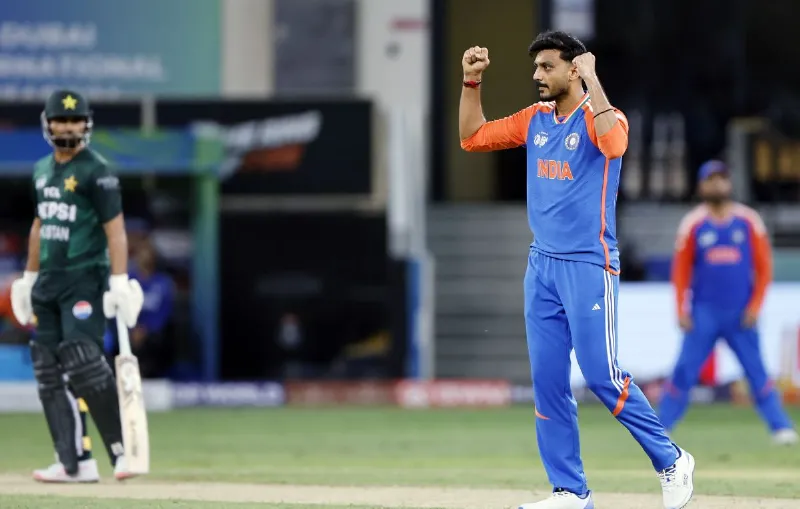 IND vs PAK मैच में पाकिस्‍तान की हुई इंटरनेशनल बेइज्‍जती, राष्‍ट्रगान की जगह बजा 'जलेबी बेबी' गाना