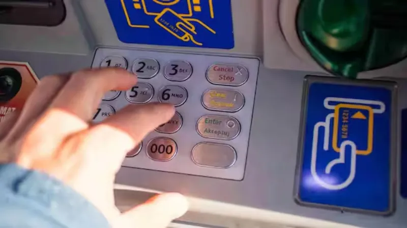 इन नंबर्स को गलती से भी मत बनाना अपना ATM पिन, वरना मिनटों में खाली हो सकता है अकाउंट