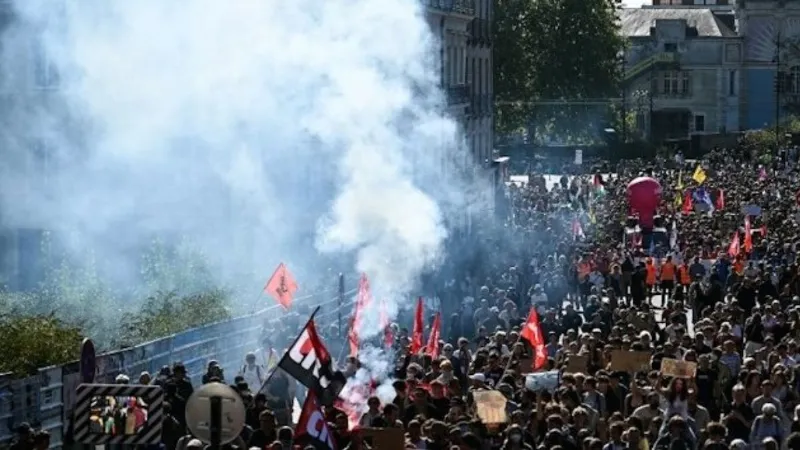 France Protest 8 Lakh people are on road know what is the reason