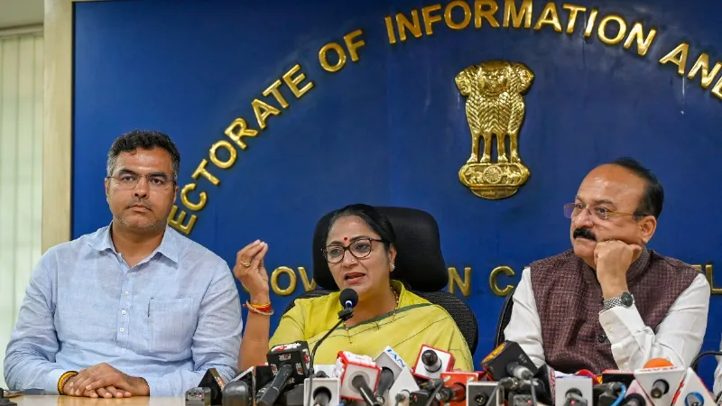 दिल्ली वालों के लिए गुड न्यूज़, पानी के बकाया बिलों पर ब्याज माफ, जानें रेखा सरकार का पूरा फैसला