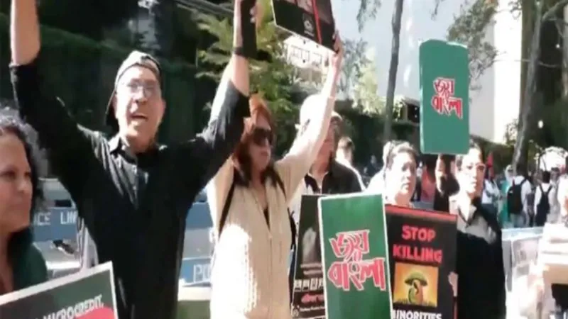 हिंदुओं पर अत्याचार के खिलाफ न्यूयॉर्क में उठी यूनुस के खिलाफ आवाज, प्रदर्शनकारी बोले- 'पाकिस्तान वापस जाओ'