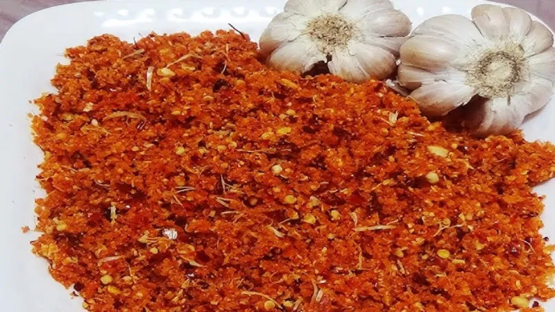 Make Mumbai famous Garlic Chutney at home it will add a great taste to your food
