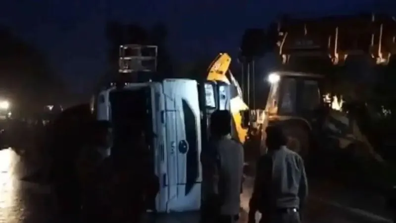 MP: रीवा में भीषण सड़क हादसा, ट्रक और बस की जोरदार टक्कर, 5 लोगों की मौत, 30 घायल