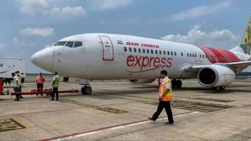 Air India: हवा में मिला धुएं का संकेत, वाराणसी-दिल्ली फ्लाइट को लखनऊ में उतारा गया, 155 यात्री सुरक्षित