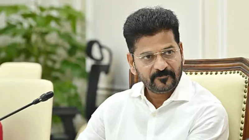 तेलंगाना में बड़ा सियासी एक्शन! CM रेवंत रेड्डी ने मंत्री कोंडा सुरेखा को हटाया, जानें पूरा मामला