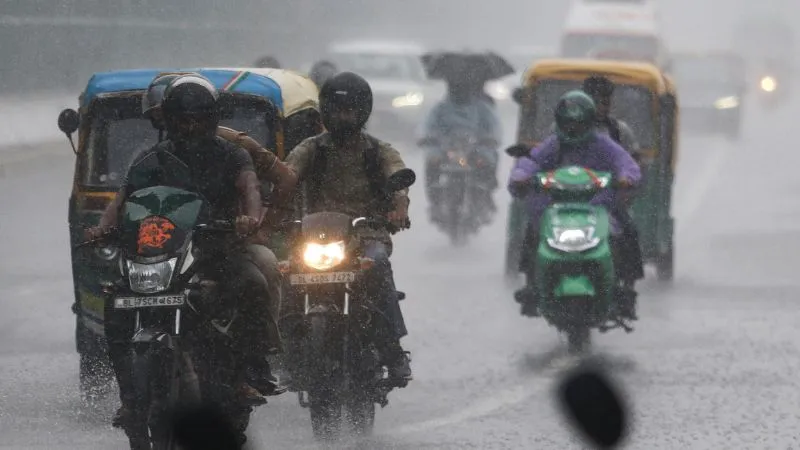 बारिश, आंधी और बिजली का ट्रिपल अटैक! 4 सितंबर को इन राज्यों में अलर्ट... पढ़ें IMD का लेटेस्ट अपडेट