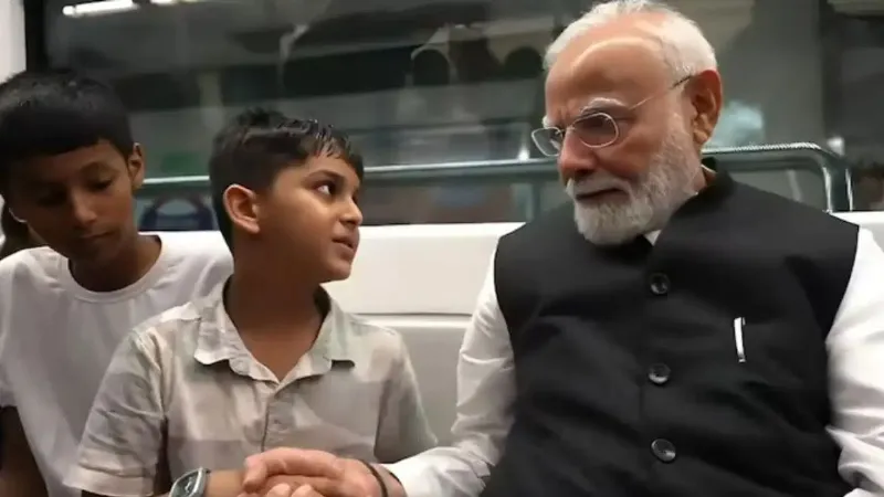 पीएम मोदी दिल्ली मेट्रो से पहुंचे SRCC, कार्ड से की एंट्री, बच्चों से की बातचीत; देखें वीडियो