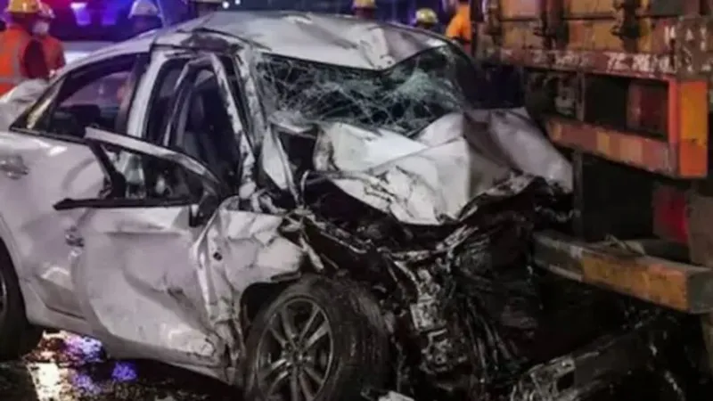 केरल के त्रिशूर में दर्दनाक हादसा, NH-66 पर खड़ी लॉरी से टकराई कार, 8 इंजीनियरिंग छात्रों की मौत