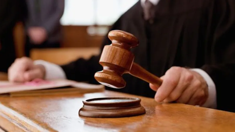 घर में घुसकर महिला के कपड़े उठाना रेप का प्रयास नहीं... झारखंड हाईकोर्ट ने आरोपी को दी राहत, जानें मामला