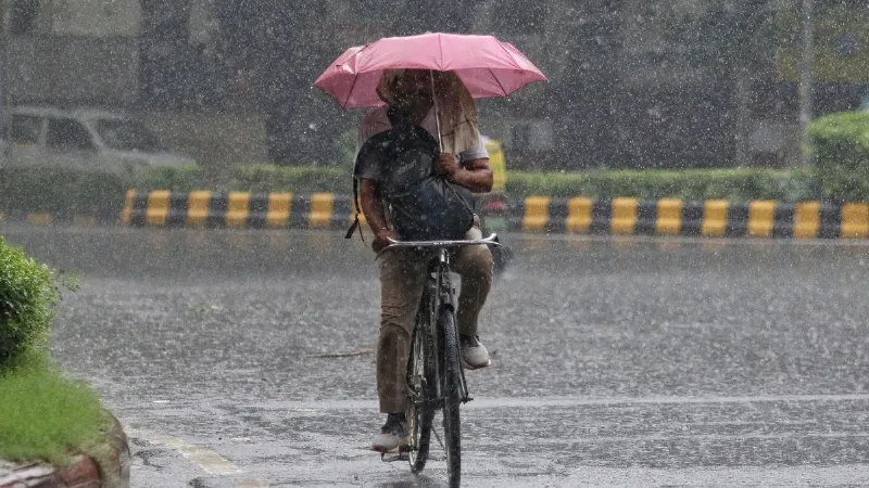 Kal Ka Mausam: मॉनसून की विदाई के बीच 27 राज्यों में बारिश का अलर्ट, दिल्ली से बिहार तक बरसेंगे बादल