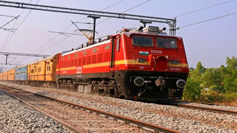 छठ पर घर जाने वालों के लिए बड़ी खबर, IRCTC पर टिकट नहीं मिला तो रेलवे ने चलाईं 8 स्पेशल ट्रेनें, देखें लिस्ट