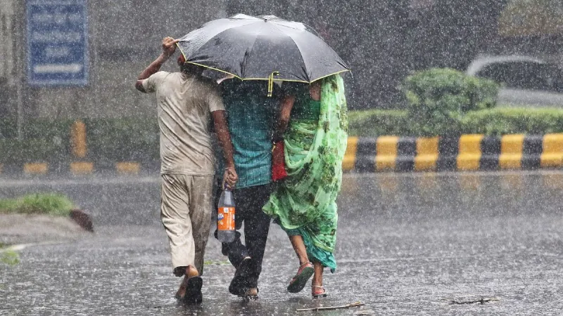 Kal Ka Mausam: देशभर में फिर बदला मौसम का मिजाज, दिल्ली-UP समेत 22 राज्यों में बारिश का अलर्ट