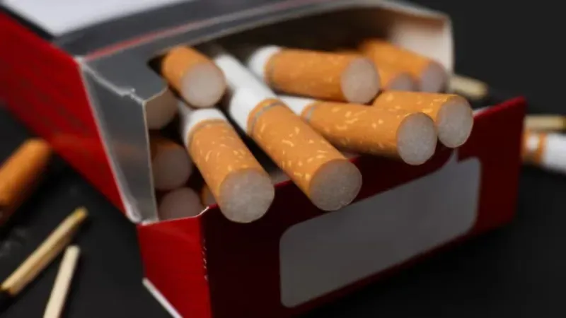सुट्टा लवर्स के लिए बुरी खबर! Gold Flake से Classic तक... अचानक महंगी हो गईं ये सिगरेट