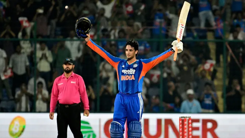 अभिषेक शर्मा ने रचा इतिहास, T20 इंटरनेशनल में ठोका सबसे तेज शतक, रोहित शर्मा का बड़ा रिकॉर्ड तोड़ा