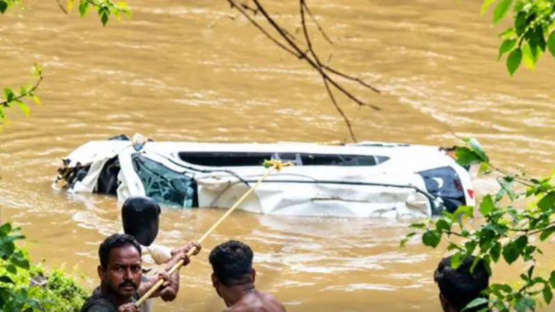 आगर-मालवा में दर्दनाक हादसा, बगलामुखी मंदिर के पास नाले में बही कार, 8 श्रद्धालुओं की मौत