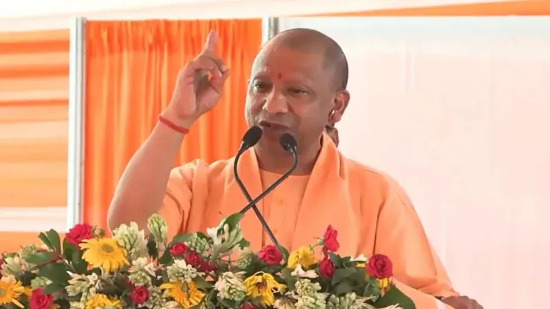 'बेटी को छेड़ा तो खुद लिख रहे हो डेथ वारंट...', CM योगी ने अपराधियों को दी सख्त चेतावनी