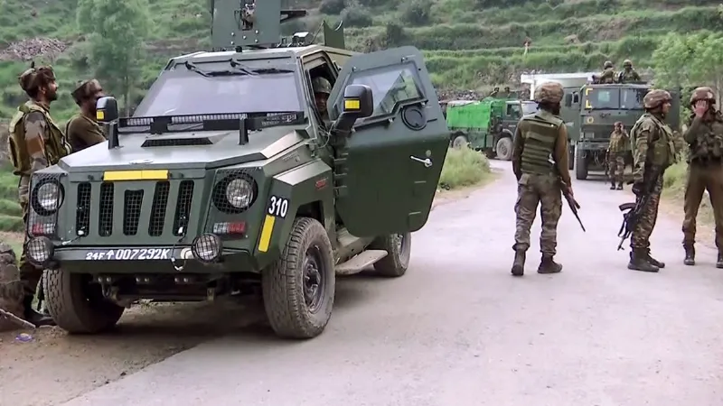 शोपियां में बड़ी आतंकी साजिश नाकाम, सड़क किनारे मिला IED, सुरक्षाबलों को बनाया था निशाना