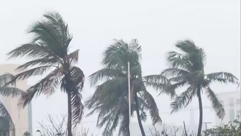 बंगाल की खाड़ी में बढ़ा तूफान का खतरा, आंध्र-ओडिशा के लिए IMD का रेड अलर्ट