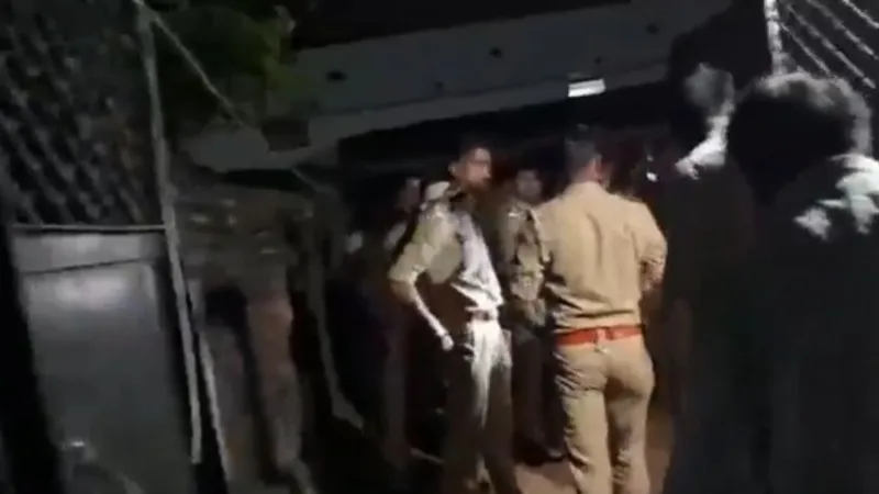 आजमगढ़ में पूजा के दौरान फायरिंग, पत्नी समेत 2 पंडितों की गोली लगने से मौत