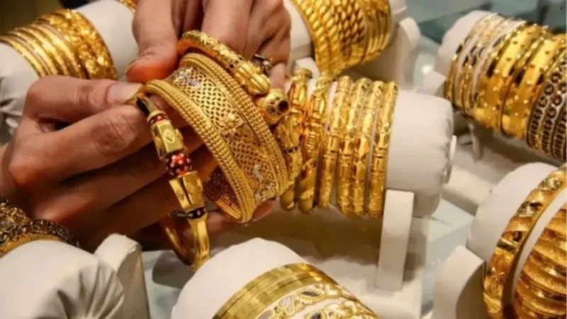 Gold Price Fall: सोने की चमक फिर पड़ी फीकी, 3 दिन में ₹2,600 टूटा भाव; जानें नया रेट