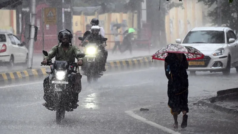 IMD Rain Alert: उत्तराखंड-हिमाचल से पश्चिमी यूपी तक बरसेंगे बादल, दिल्ली में भी 3 दिन बारिश का अलर्ट