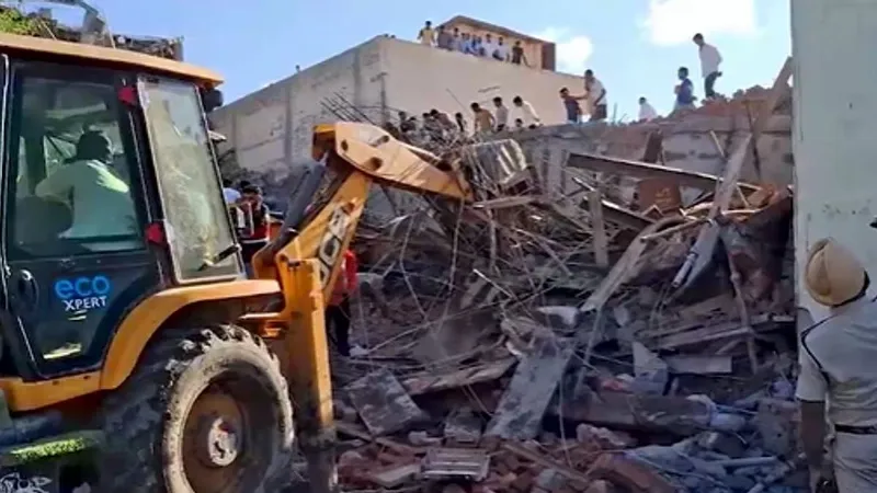 Ambala Building Collapse: अंबाला में इमारत गिरने से अब तक 6 की मौत, मलबे में फंसे लोगों की तलाश जारी