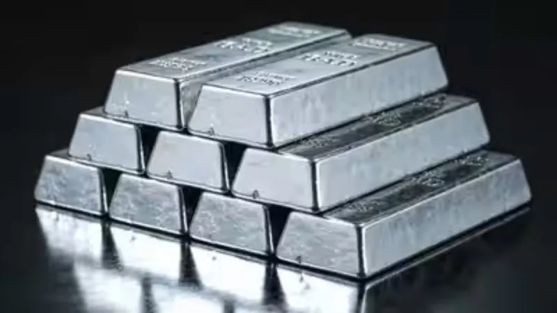 silver-price-falls-over-seven-thousand-rupees-today